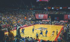 米兰体育app入口-独行侠绝境之夜，欧文里程碑与西决生死战的唯一史诗