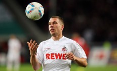 米兰捕鱼-红魔防线告急！范戴克进攻端无人可挡，曼联如何抵挡墨西哥旋风？