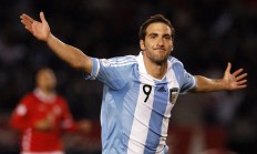 米兰-坎特天神下凡锁死米兰核心，巴黎战术纪律性完胜展现欧冠野心