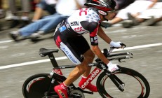 米兰体育-姆巴佩关键制胜，罗马鏖战墨西哥，跨越时空的绿茵对话