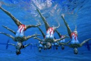 米兰体育app-蓝白风暴中的橙色闪电，德容闪耀2026世界杯，墨西哥完胜伊朗重塑H组格局