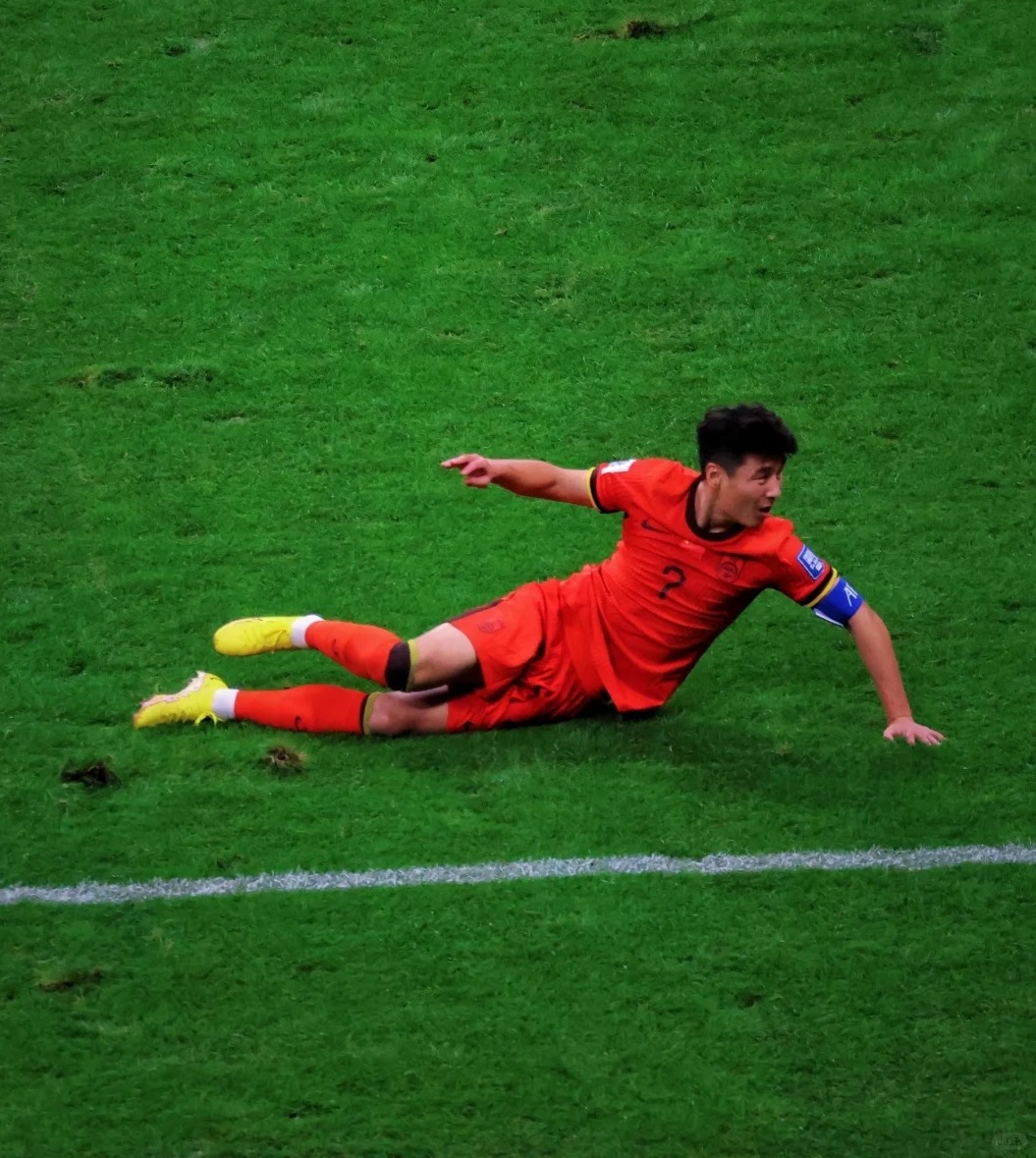 惊心动魄!国内足球场上的惊险一幕的简单介绍 惊心动魄!国内足球场上的惊险一幕的简单介绍