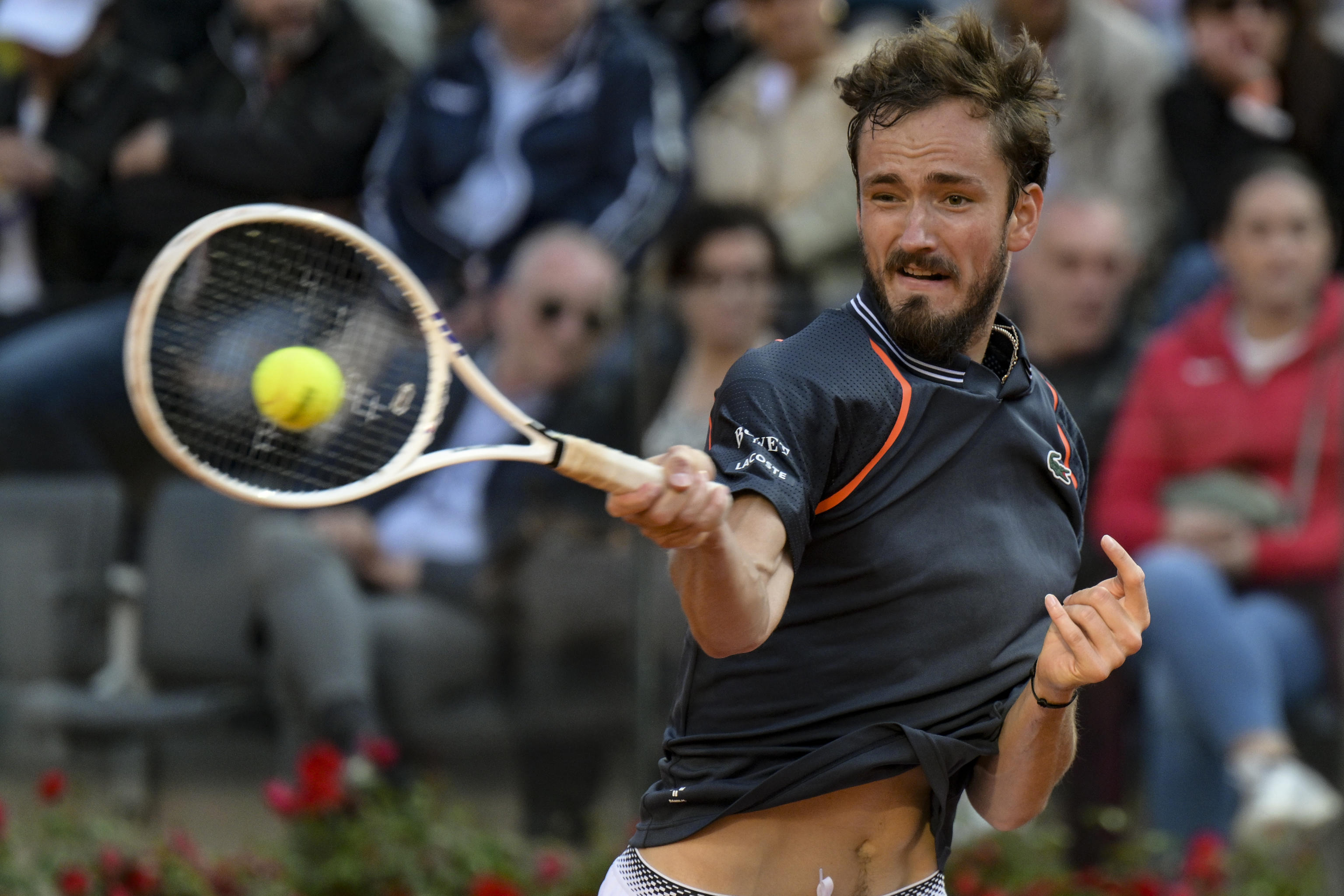 欧洲网球队完胜西班牙网球队，梅德韦杰夫惊艳世界的简单介绍