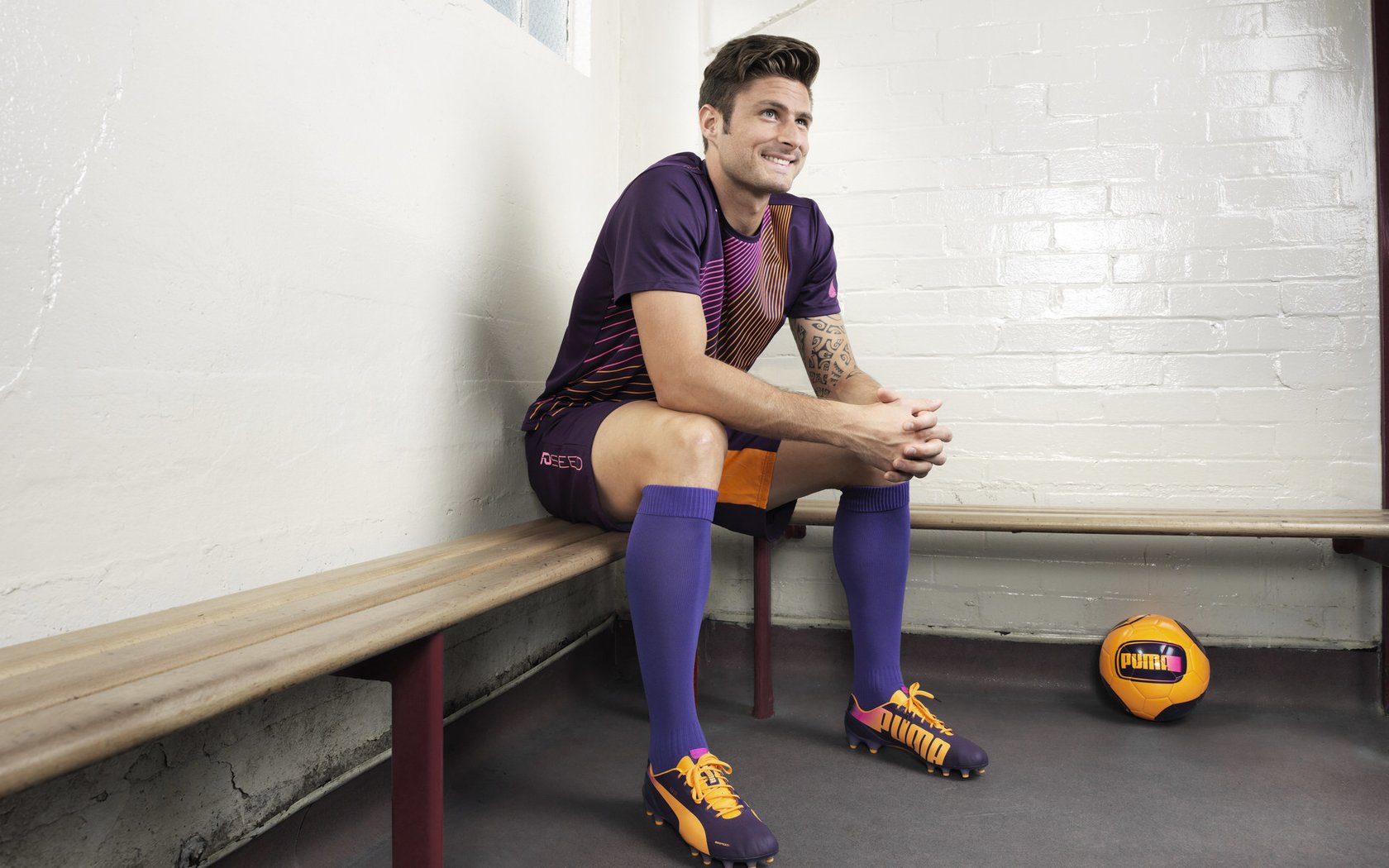 引擎撕裂夜幕，武切维奇在F1街道赛之夜刷新历史的一圈