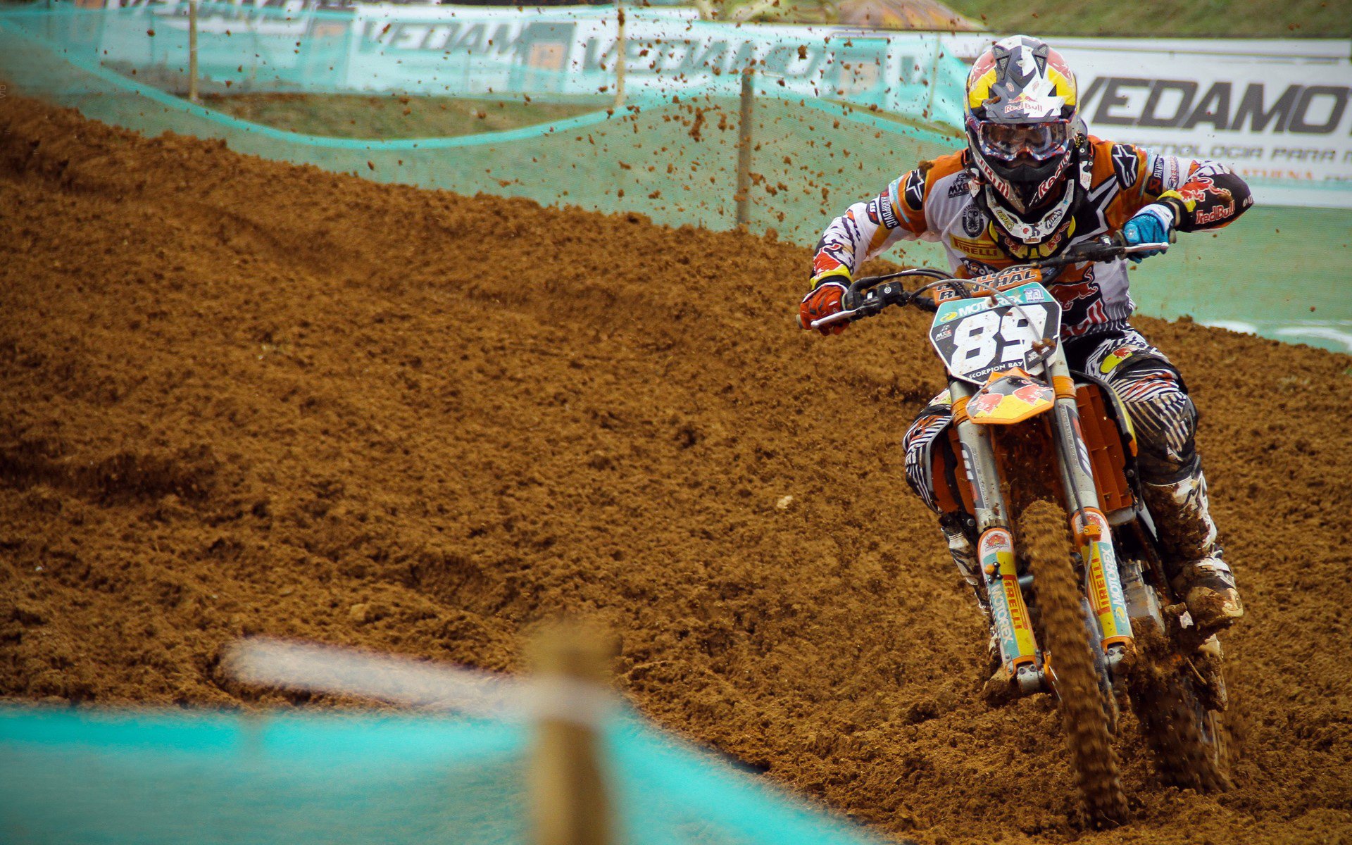 赛道与球场的双重奏,武切维奇接管F1争冠,广东队轻取热火