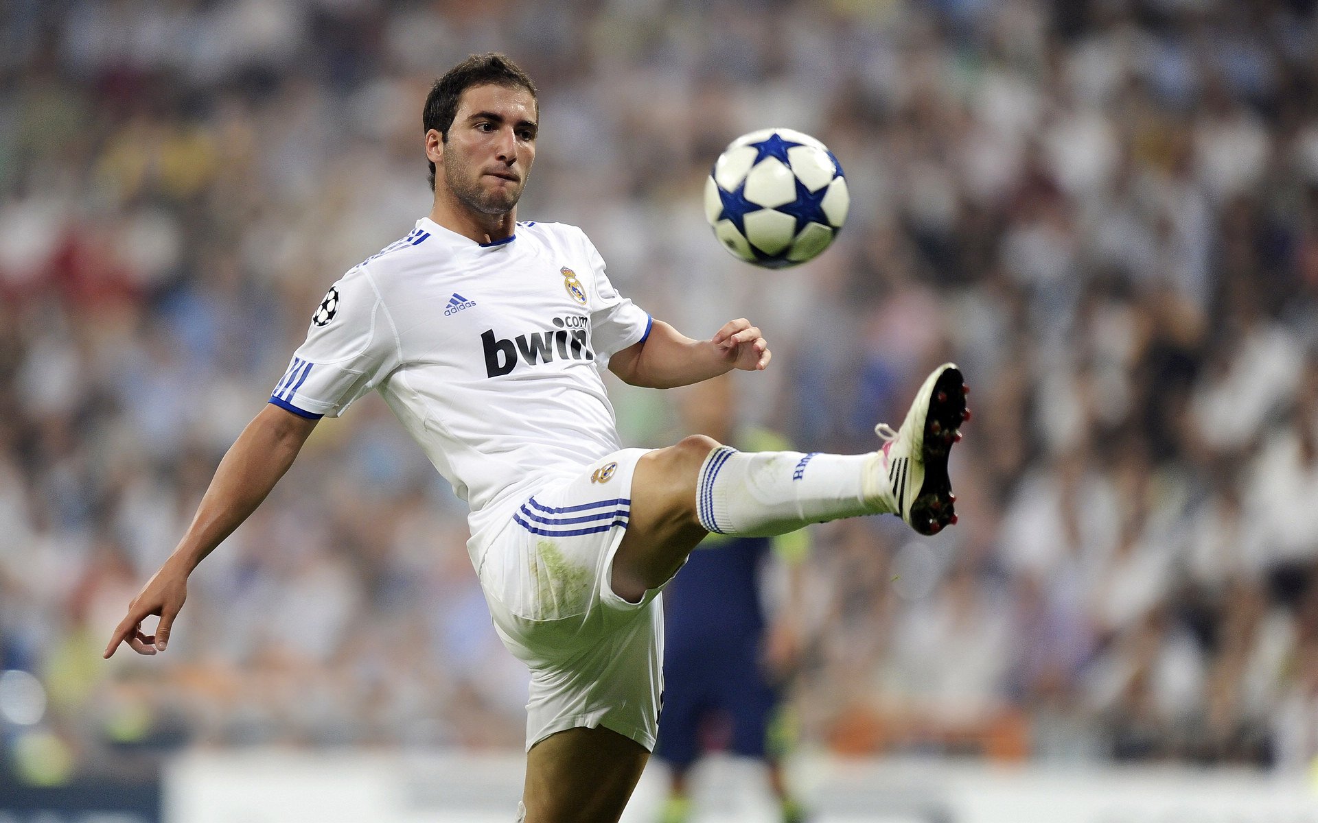 舞台越大越越强，奥亚尔萨瓦尔在英超争冠之夜的闪耀