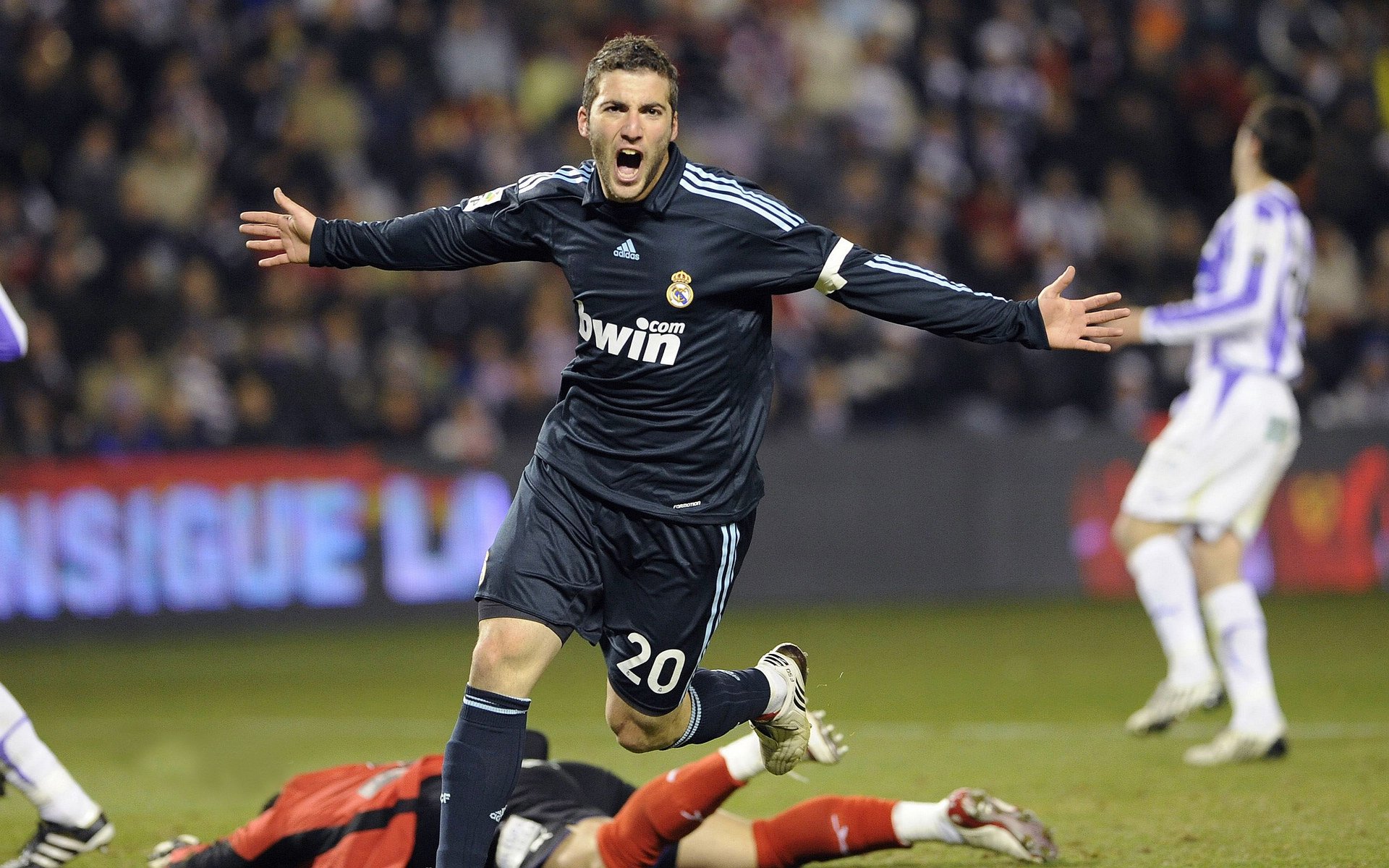 猛龙淘汰活塞，米切尔在F1年度争冠接管比赛