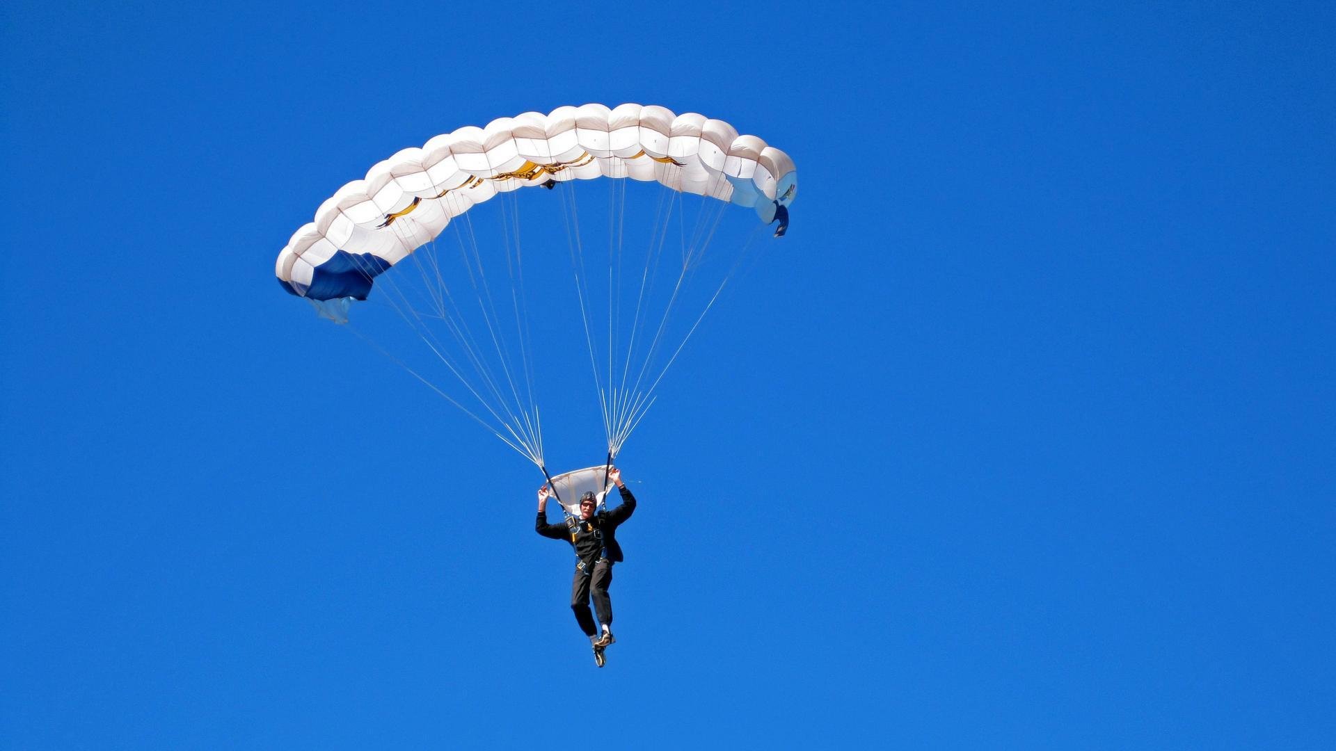 掘金打穿湖人，乔治在季后赛抢七接管比赛的传奇时刻